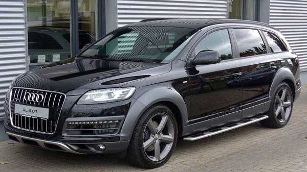 Audi Q7 black