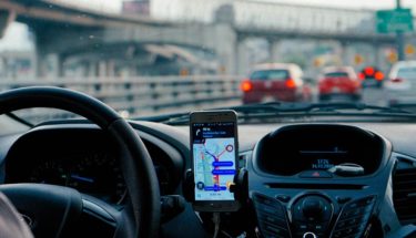 person driving using mobile tracker